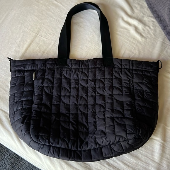 Figs Handbags - FIGS puffer tote bag